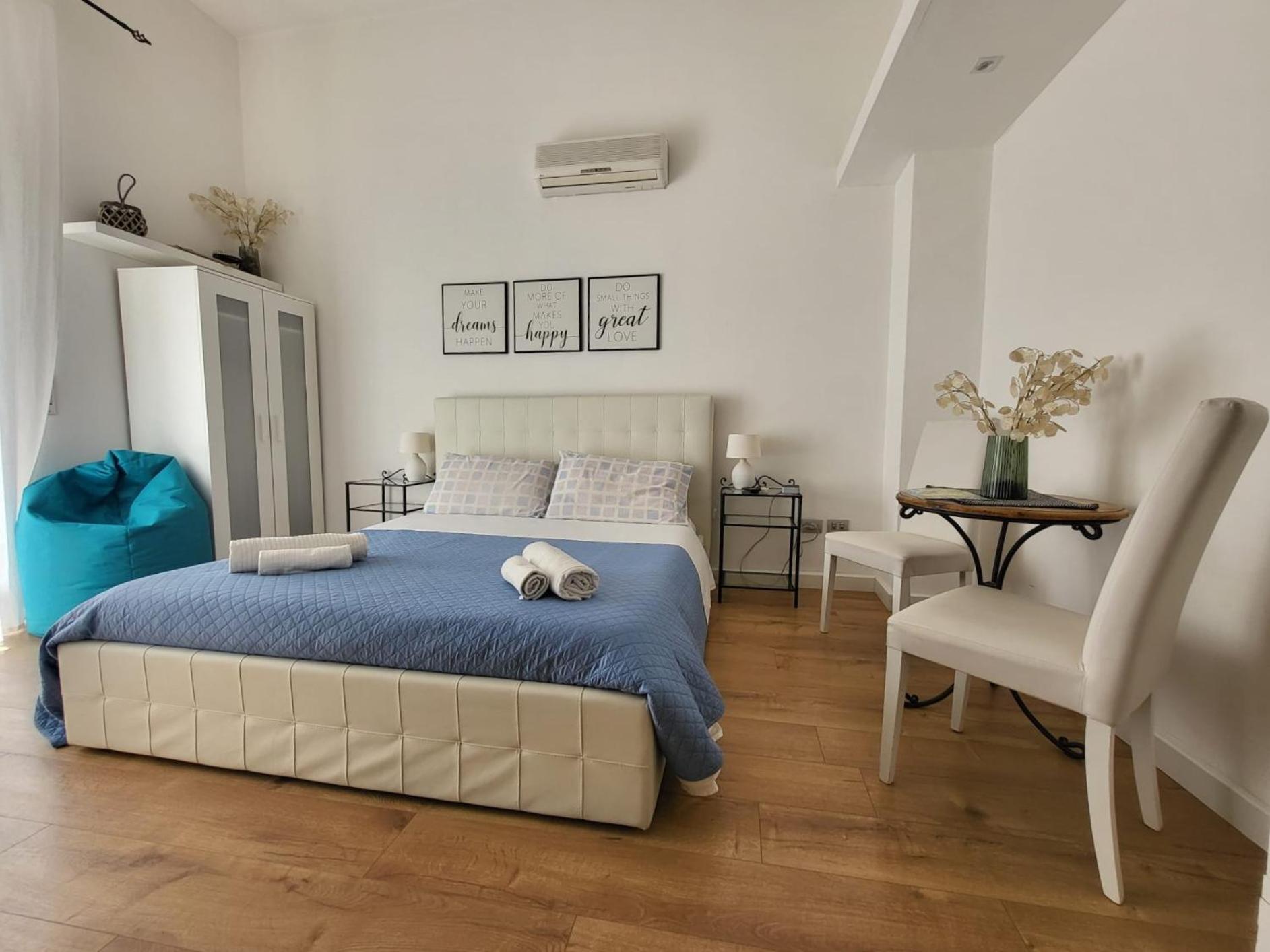 Living Cagliari Bed & Breakfast Exterior photo